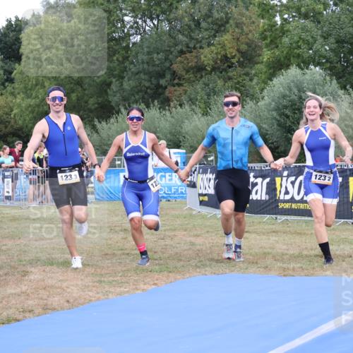 31.08.2025 - Elbe Triathlon Hamburg Strokosch-Dieckow http://msf.ph/oto/8658309 31.08.2025 16:23:00 Ziel  meine-sportfotos.de