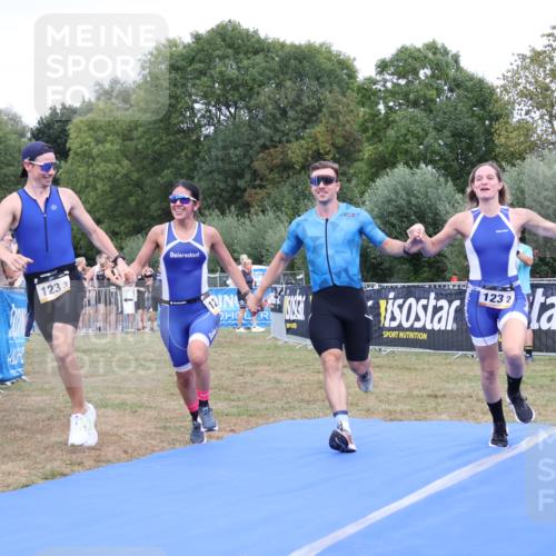31.08.2025 - Elbe Triathlon Hamburg Strokosch-Dieckow http://msf.ph/oto/8658313 31.08.2025 16:23:01 Ziel  meine-sportfotos.de