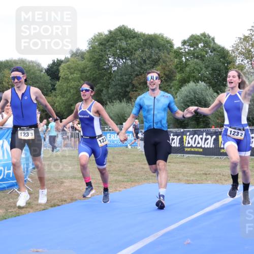 31.08.2025 - Elbe Triathlon Hamburg Strokosch-Dieckow http://msf.ph/oto/8658315 31.08.2025 16:23:01 Ziel  meine-sportfotos.de