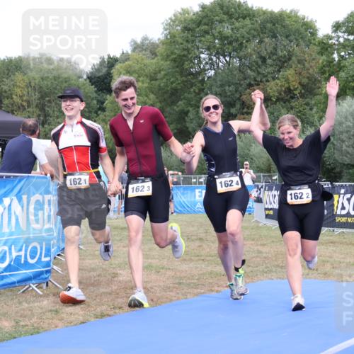 31.08.2025 - Elbe Triathlon Hamburg Strokosch-Dieckow http://msf.ph/oto/8658377 31.08.2025 16:24:32 Ziel  meine-sportfotos.de