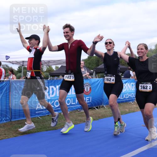 31.08.2025 - Elbe Triathlon Hamburg Strokosch-Dieckow http://msf.ph/oto/8658385 31.08.2025 16:24:33 Ziel  meine-sportfotos.de