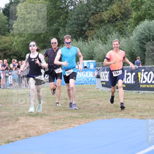 31.08.2025 - Elbe Triathlon Hamburg Strokosch-Dieckow http://msf.ph/oto/8658465 31.08.2025 16:32:35 Ziel  meine-sportfotos.de