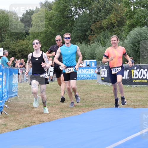 31.08.2025 - Elbe Triathlon Hamburg Strokosch-Dieckow http://msf.ph/oto/8658468 31.08.2025 16:32:35 Ziel  meine-sportfotos.de
