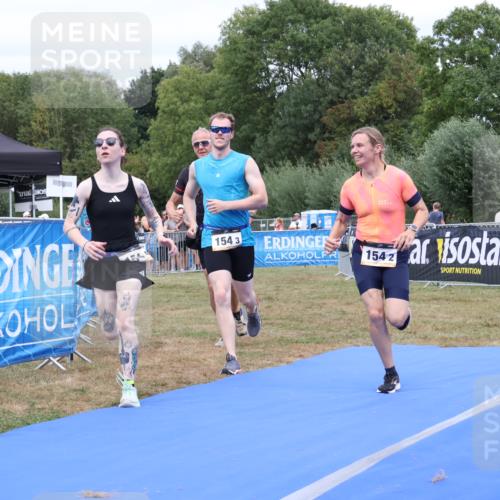 31.08.2025 - Elbe Triathlon Hamburg Strokosch-Dieckow http://msf.ph/oto/8658469 31.08.2025 16:32:36 Ziel  meine-sportfotos.de