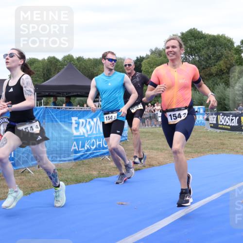 31.08.2025 - Elbe Triathlon Hamburg Strokosch-Dieckow http://msf.ph/oto/8658473 31.08.2025 16:32:36 Ziel  meine-sportfotos.de