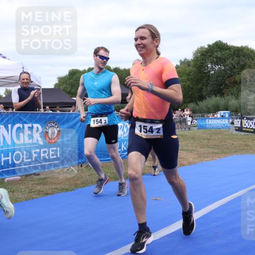 31.08.2025 - Elbe Triathlon Hamburg Strokosch-Dieckow http://msf.ph/oto/8658476 31.08.2025 16:32:37 Ziel  meine-sportfotos.de