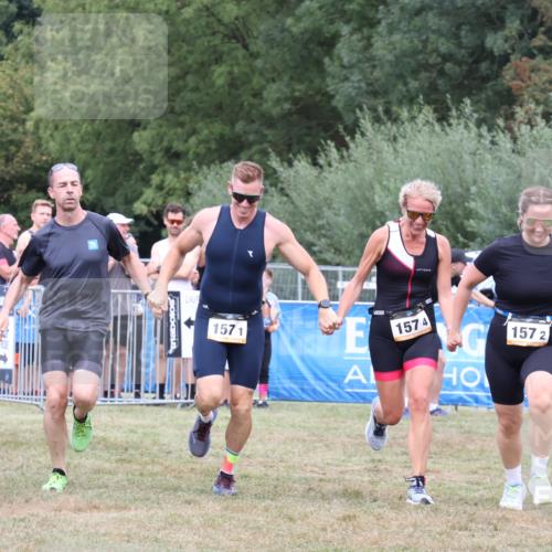 31.08.2025 - Elbe Triathlon Hamburg Strokosch-Dieckow http://msf.ph/oto/8658481 31.08.2025 16:33:36 Ziel  meine-sportfotos.de