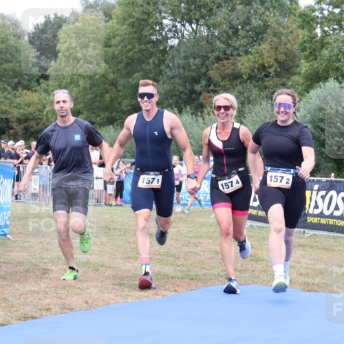 31.08.2025 - Elbe Triathlon Hamburg Strokosch-Dieckow http://msf.ph/oto/8658489 31.08.2025 16:33:38 Ziel  meine-sportfotos.de