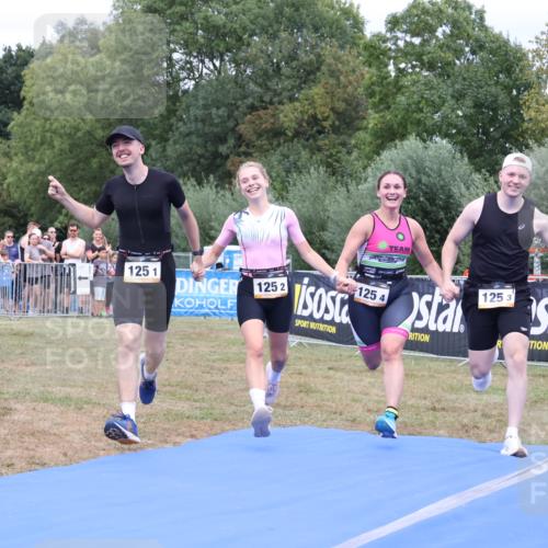 31.08.2025 - Elbe Triathlon Hamburg Strokosch-Dieckow http://msf.ph/oto/8658509 31.08.2025 16:33:44 Ziel  meine-sportfotos.de