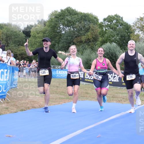 31.08.2025 - Elbe Triathlon Hamburg Strokosch-Dieckow http://msf.ph/oto/8658511 31.08.2025 16:33:44 Ziel  meine-sportfotos.de