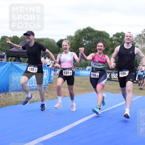 31.08.2025 - Elbe Triathlon Hamburg Strokosch-Dieckow http://msf.ph/oto/8658515 31.08.2025 16:33:45 Ziel  meine-sportfotos.de