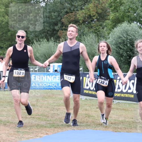 31.08.2025 - Elbe Triathlon Hamburg Strokosch-Dieckow http://msf.ph/oto/8658526 31.08.2025 16:34:30 Ziel  meine-sportfotos.de