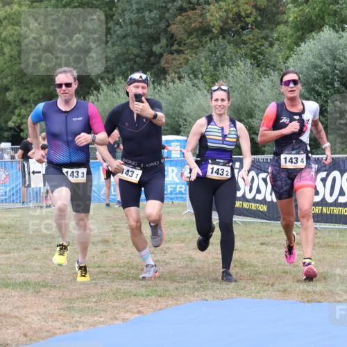 31.08.2025 - Elbe Triathlon Hamburg Strokosch-Dieckow http://msf.ph/oto/8658555 31.08.2025 16:36:18 Ziel  meine-sportfotos.de