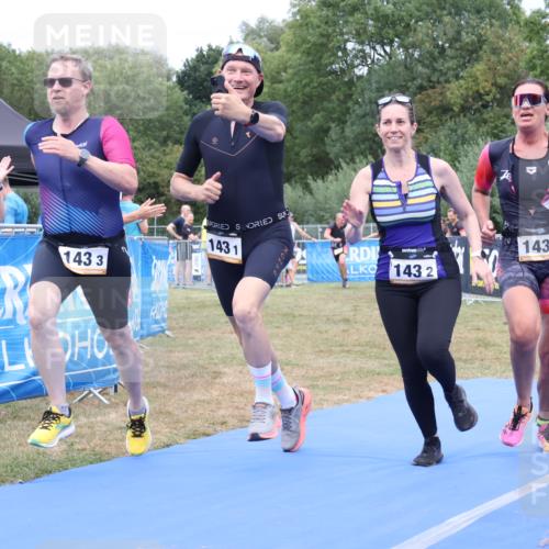 31.08.2025 - Elbe Triathlon Hamburg Strokosch-Dieckow http://msf.ph/oto/8658559 31.08.2025 16:36:19 Ziel  meine-sportfotos.de