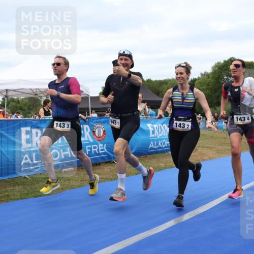 31.08.2025 - Elbe Triathlon Hamburg Strokosch-Dieckow http://msf.ph/oto/8658560 31.08.2025 16:36:20 Ziel  meine-sportfotos.de