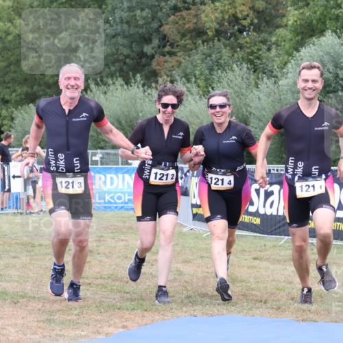 31.08.2025 - Elbe Triathlon Hamburg Strokosch-Dieckow http://msf.ph/oto/8658564 31.08.2025 16:36:25 Ziel  meine-sportfotos.de