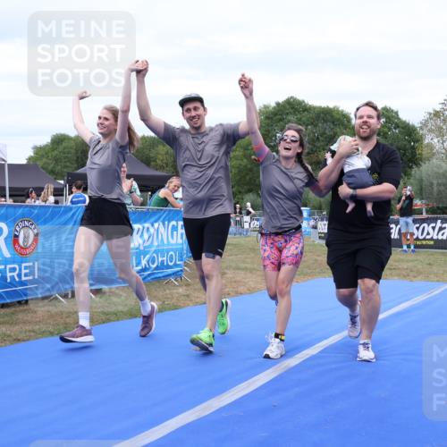 31.08.2025 - Elbe Triathlon Hamburg Strokosch-Dieckow http://msf.ph/oto/8658608 31.08.2025 16:38:04 Ziel  meine-sportfotos.de
