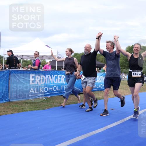 31.08.2025 - Elbe Triathlon Hamburg Strokosch-Dieckow http://msf.ph/oto/8658689 31.08.2025 16:43:14 Ziel  meine-sportfotos.de