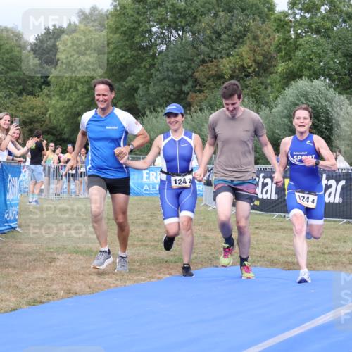 31.08.2025 - Elbe Triathlon Hamburg Strokosch-Dieckow http://msf.ph/oto/8658708 31.08.2025 16:45:09 Ziel  meine-sportfotos.de