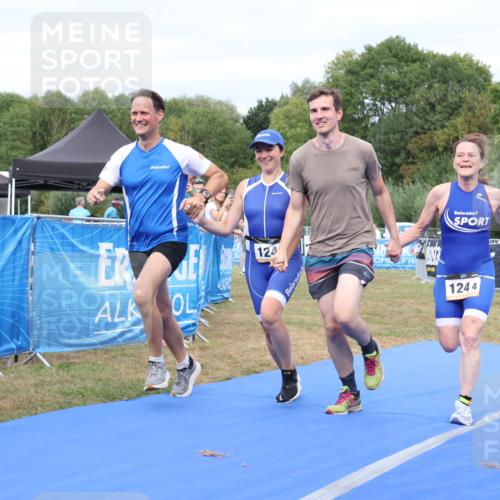 31.08.2025 - Elbe Triathlon Hamburg Strokosch-Dieckow http://msf.ph/oto/8658712 31.08.2025 16:45:10 Ziel  meine-sportfotos.de