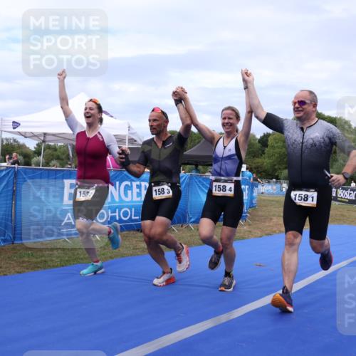 31.08.2025 - Elbe Triathlon Hamburg Strokosch-Dieckow http://msf.ph/oto/8658765 31.08.2025 16:48:49 Ziel  meine-sportfotos.de