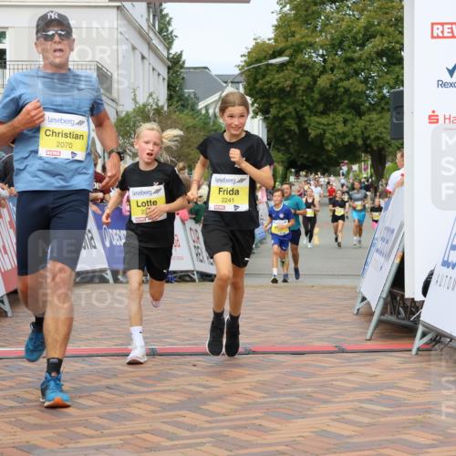 31.08.2025 - 21. Blankeneser Heldenlauf Strokosch-Dieckow http://msf.ph/oto/8658792 31.08.2025 10:25:55 Ziel 2342, 2472, 2070, 2241, 2243 meine-sportfotos.de