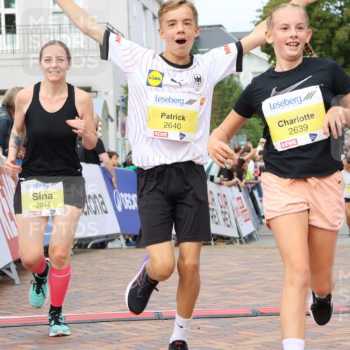 31.08.2025 - 21. Blankeneser Heldenlauf Strokosch-Dieckow http://msf.ph/oto/8658881 31.08.2025 10:33:30 Ziel 2011, 2044, 2126, 2640, 2639, 2220, 2221 meine-sportfotos.de