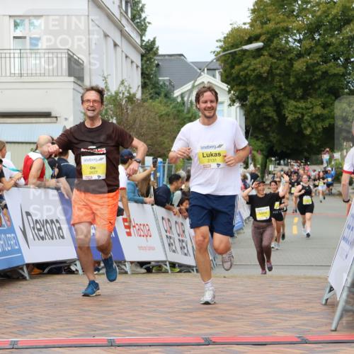 31.08.2025 - 21. Blankeneser Heldenlauf Strokosch-Dieckow http://msf.ph/oto/8659032 31.08.2025 10:32:17 Ziel 2418, 2131, 2182, 2627 meine-sportfotos.de