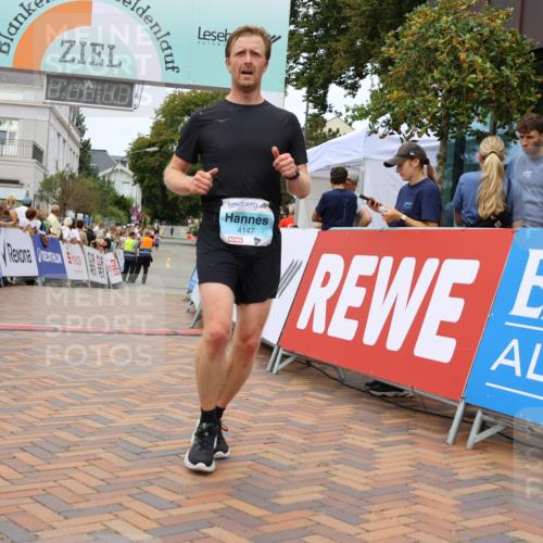 31.08.2025 - 21. Blankeneser Heldenlauf Strokosch-Dieckow http://msf.ph/oto/8659127 31.08.2025 11:54:39 Ziel 4147, 4196, 4036 meine-sportfotos.de