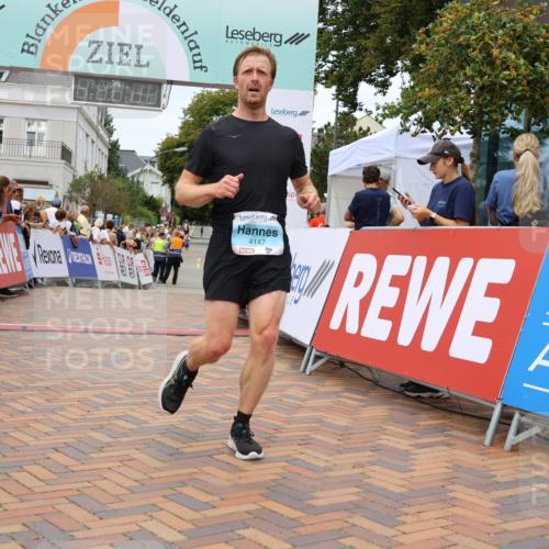 31.08.2025 - 21. Blankeneser Heldenlauf Strokosch-Dieckow http://msf.ph/oto/8659131 31.08.2025 11:54:39 Ziel 4147, 4196, 4036 meine-sportfotos.de