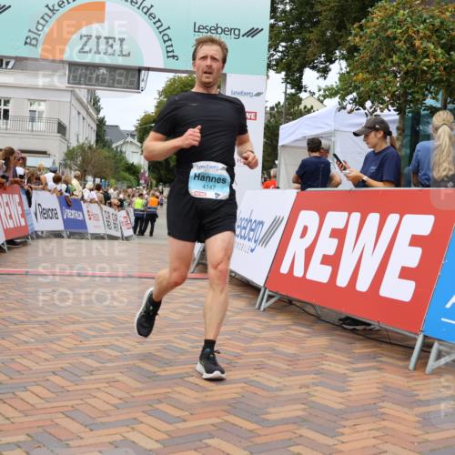 31.08.2025 - 21. Blankeneser Heldenlauf Strokosch-Dieckow http://msf.ph/oto/8659133 31.08.2025 11:54:39 Ziel 4147, 4196, 4036 meine-sportfotos.de