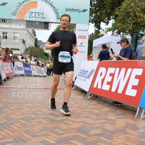 31.08.2025 - 21. Blankeneser Heldenlauf Strokosch-Dieckow http://msf.ph/oto/8659137 31.08.2025 11:54:39 Ziel 4147, 4196, 4036 meine-sportfotos.de