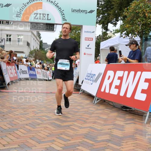 31.08.2025 - 21. Blankeneser Heldenlauf Strokosch-Dieckow http://msf.ph/oto/8659140 31.08.2025 11:54:39 Ziel 4147, 4196, 4036 meine-sportfotos.de