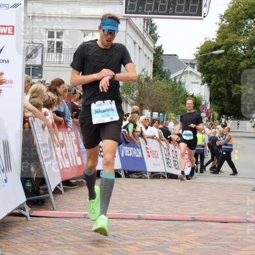 31.08.2025 - 21. Blankeneser Heldenlauf Strokosch-Dieckow http://msf.ph/oto/8659143 31.08.2025 11:54:35 Ziel 4147, 4196, 4036 meine-sportfotos.de