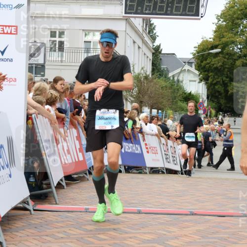 31.08.2025 - 21. Blankeneser Heldenlauf Strokosch-Dieckow http://msf.ph/oto/8659147 31.08.2025 11:54:35 Ziel 4147, 4196, 4036 meine-sportfotos.de