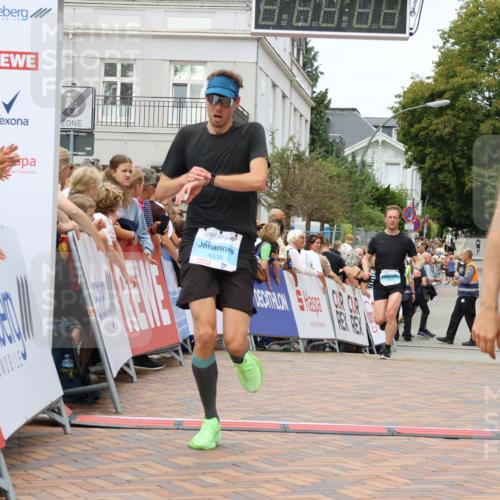 31.08.2025 - 21. Blankeneser Heldenlauf Strokosch-Dieckow http://msf.ph/oto/8659149 31.08.2025 11:54:35 Ziel 4147, 4196, 4036 meine-sportfotos.de