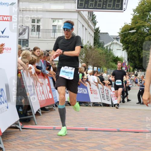 31.08.2025 - 21. Blankeneser Heldenlauf Strokosch-Dieckow http://msf.ph/oto/8659151 31.08.2025 11:54:35 Ziel 4147, 4196, 4036 meine-sportfotos.de
