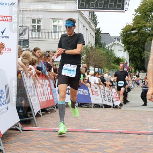 31.08.2025 - 21. Blankeneser Heldenlauf Strokosch-Dieckow http://msf.ph/oto/8659153 31.08.2025 11:54:35 Ziel 4147, 4196, 4036 meine-sportfotos.de