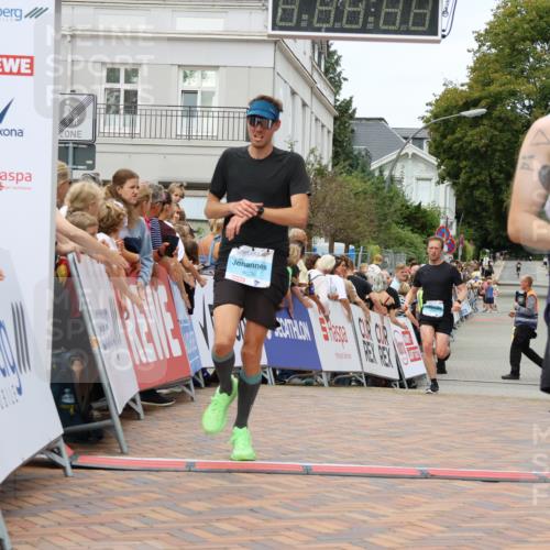 31.08.2025 - 21. Blankeneser Heldenlauf Strokosch-Dieckow http://msf.ph/oto/8659159 31.08.2025 11:54:34 Ziel 4147, 4196, 4036 meine-sportfotos.de