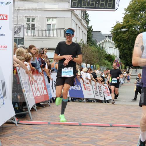 31.08.2025 - 21. Blankeneser Heldenlauf Strokosch-Dieckow http://msf.ph/oto/8659161 31.08.2025 11:54:34 Ziel 4147, 4196, 4036 meine-sportfotos.de