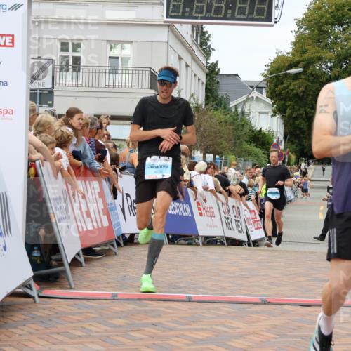 31.08.2025 - 21. Blankeneser Heldenlauf Strokosch-Dieckow http://msf.ph/oto/8659163 31.08.2025 11:54:34 Ziel 4147, 4196, 4036 meine-sportfotos.de