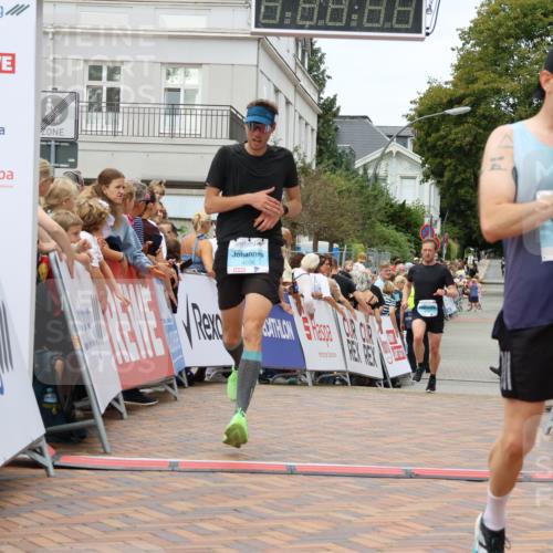 31.08.2025 - 21. Blankeneser Heldenlauf Strokosch-Dieckow http://msf.ph/oto/8659165 31.08.2025 11:54:34 Ziel 4147, 4196, 4036 meine-sportfotos.de