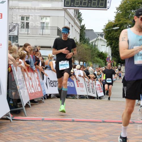 31.08.2025 - 21. Blankeneser Heldenlauf Strokosch-Dieckow http://msf.ph/oto/8659166 31.08.2025 11:54:34 Ziel 4147, 4196, 4036 meine-sportfotos.de