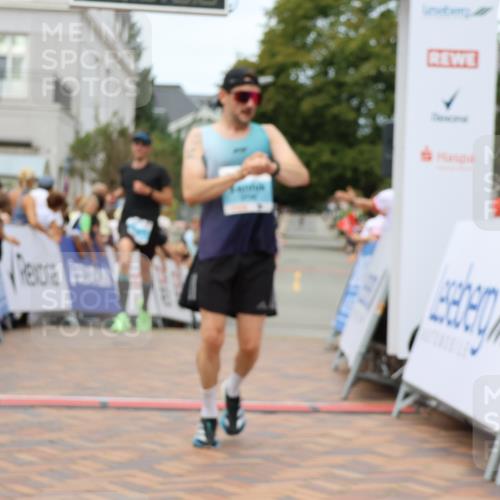 31.08.2025 - 21. Blankeneser Heldenlauf Strokosch-Dieckow http://msf.ph/oto/8659168 31.08.2025 11:54:33 Ziel 4147, 4196, 4036 meine-sportfotos.de