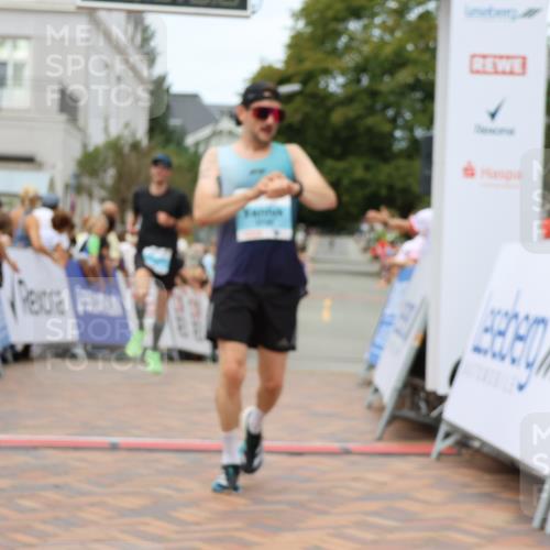 31.08.2025 - 21. Blankeneser Heldenlauf Strokosch-Dieckow http://msf.ph/oto/8659170 31.08.2025 11:54:33 Ziel 4147, 4196, 4036 meine-sportfotos.de