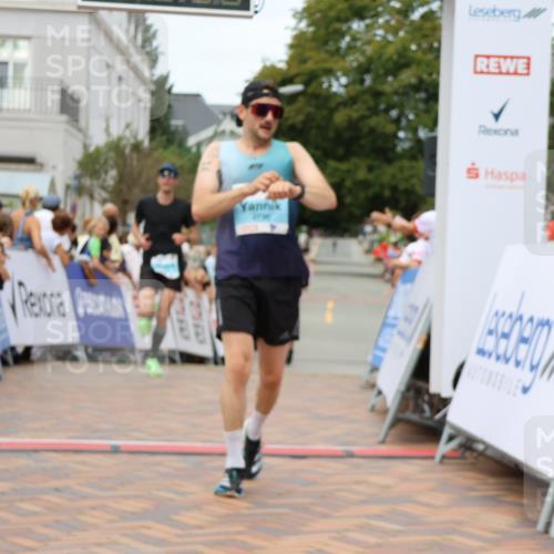 31.08.2025 - 21. Blankeneser Heldenlauf Strokosch-Dieckow http://msf.ph/oto/8659172 31.08.2025 11:54:33 Ziel 4147, 4196, 4036 meine-sportfotos.de