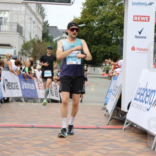 31.08.2025 - 21. Blankeneser Heldenlauf Strokosch-Dieckow http://msf.ph/oto/8659176 31.08.2025 11:54:33 Ziel 4147, 4196, 4036 meine-sportfotos.de
