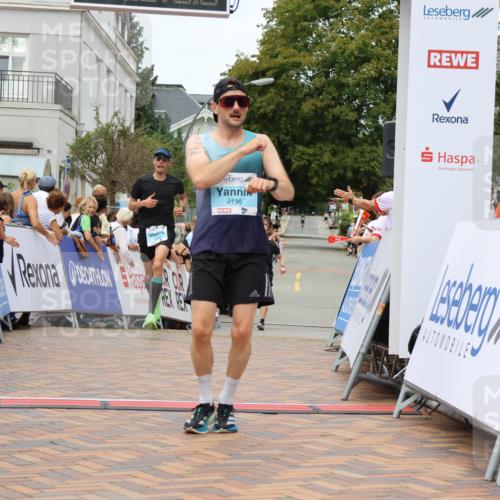 31.08.2025 - 21. Blankeneser Heldenlauf Strokosch-Dieckow http://msf.ph/oto/8659178 31.08.2025 11:54:33 Ziel 4147, 4196, 4036 meine-sportfotos.de