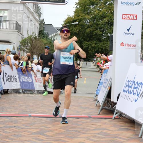 31.08.2025 - 21. Blankeneser Heldenlauf Strokosch-Dieckow http://msf.ph/oto/8659182 31.08.2025 11:54:33 Ziel 4147, 4196, 4036 meine-sportfotos.de