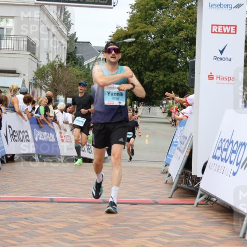 31.08.2025 - 21. Blankeneser Heldenlauf Strokosch-Dieckow http://msf.ph/oto/8659184 31.08.2025 11:54:33 Ziel 4147, 4196, 4036 meine-sportfotos.de